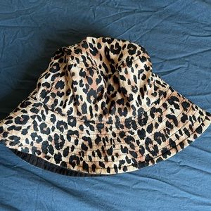 Reversible bucket hat